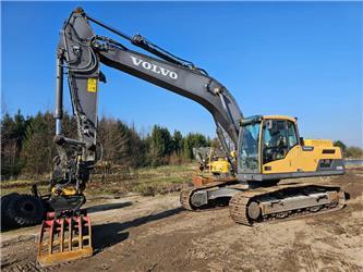 Volvo EC250DL with weighing and gripper