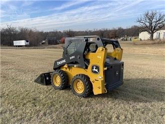 John Deere 318G