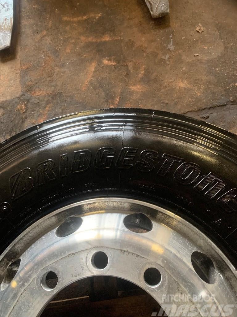 Bridgestone stuurbanden Tyres, wheels and rims