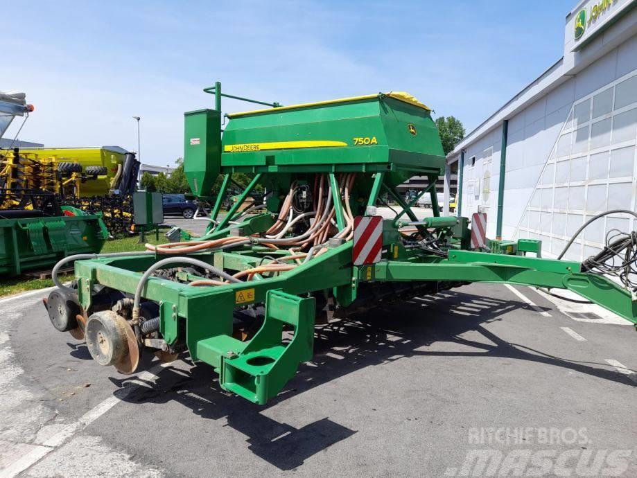 John Deere 750 A Precision sowing machines