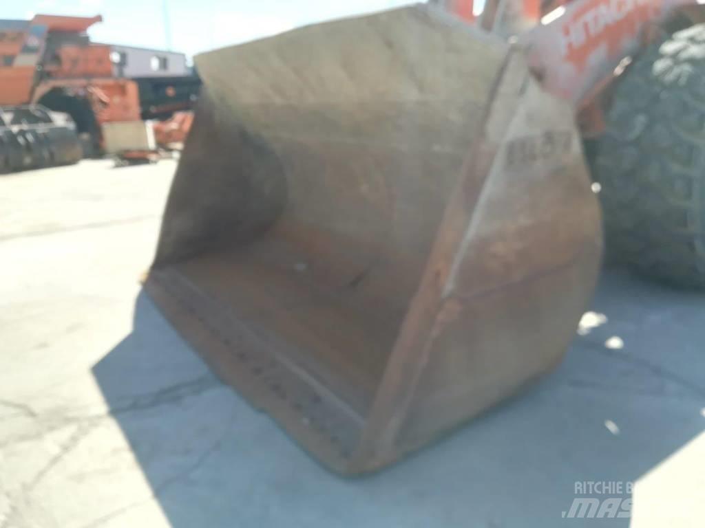 Hitachi ZW 370-6 Фронтальні навантажувачі