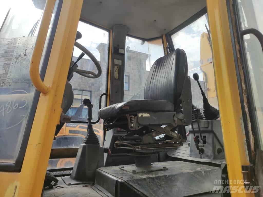 Komatsu WB 92 A Екскаватори-навантажувачі