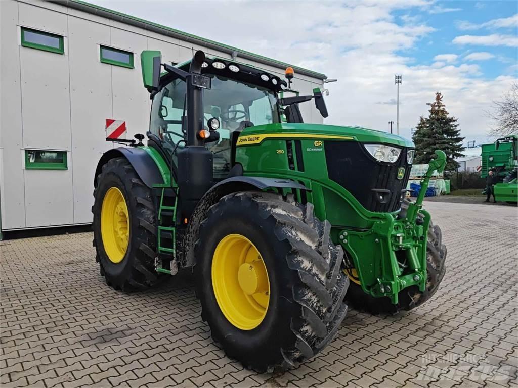 John Deere 6R 250 Трактори