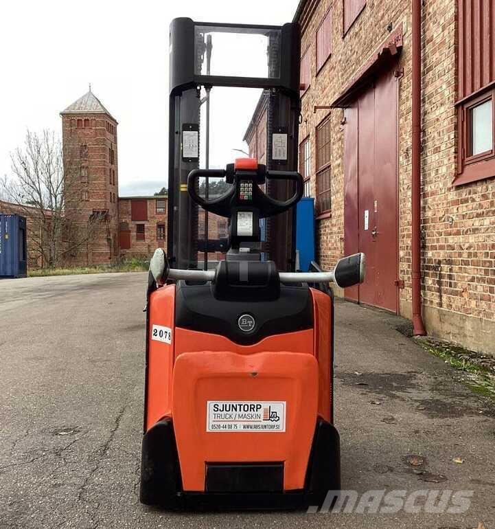 BT SPE 120 L Самохідні електроштабелери