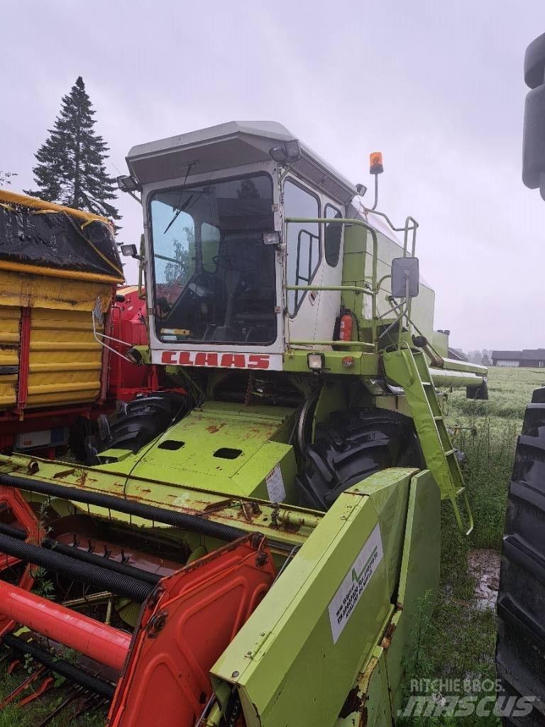 CLAAS Dominator 68 Зернозбиральні комбайни