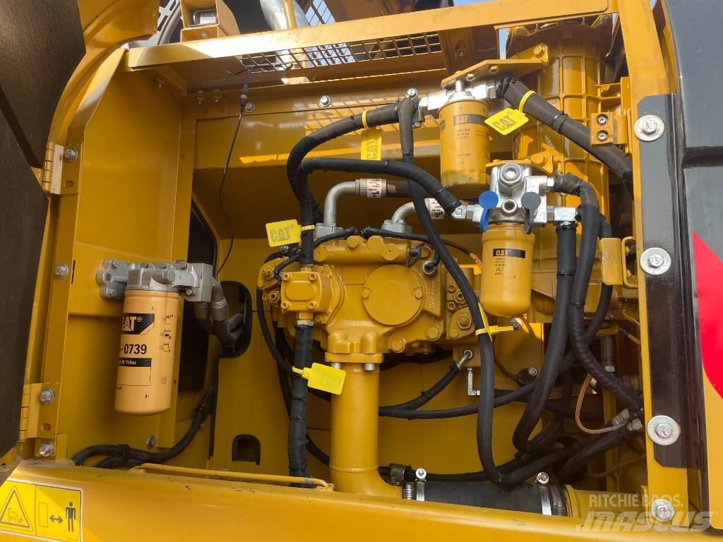 CAT 329 D Гусеничні екскаватори