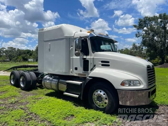 Mack CXU613 Pinnacle Тягачі