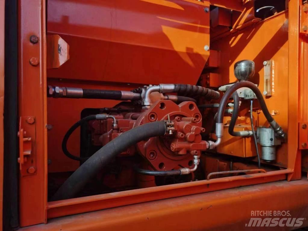 Doosan DH 220 Гусеничні екскаватори