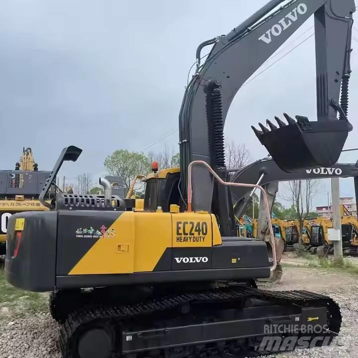Volvo EC240D Гусеничні екскаватори