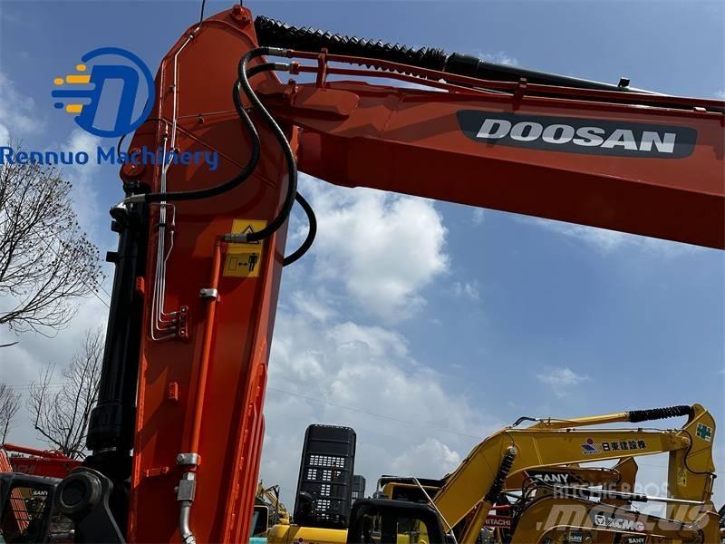 Doosan DX 225 LC-9C Гусеничні екскаватори