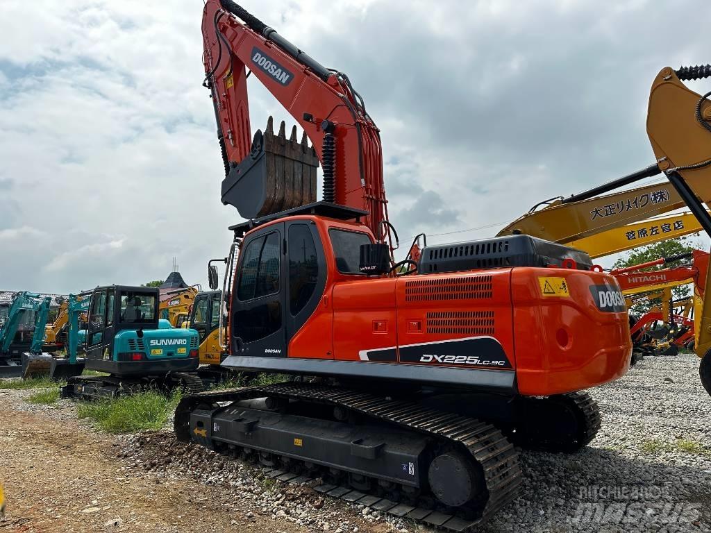 Doosan DX 225 LC-9C Гусеничні екскаватори