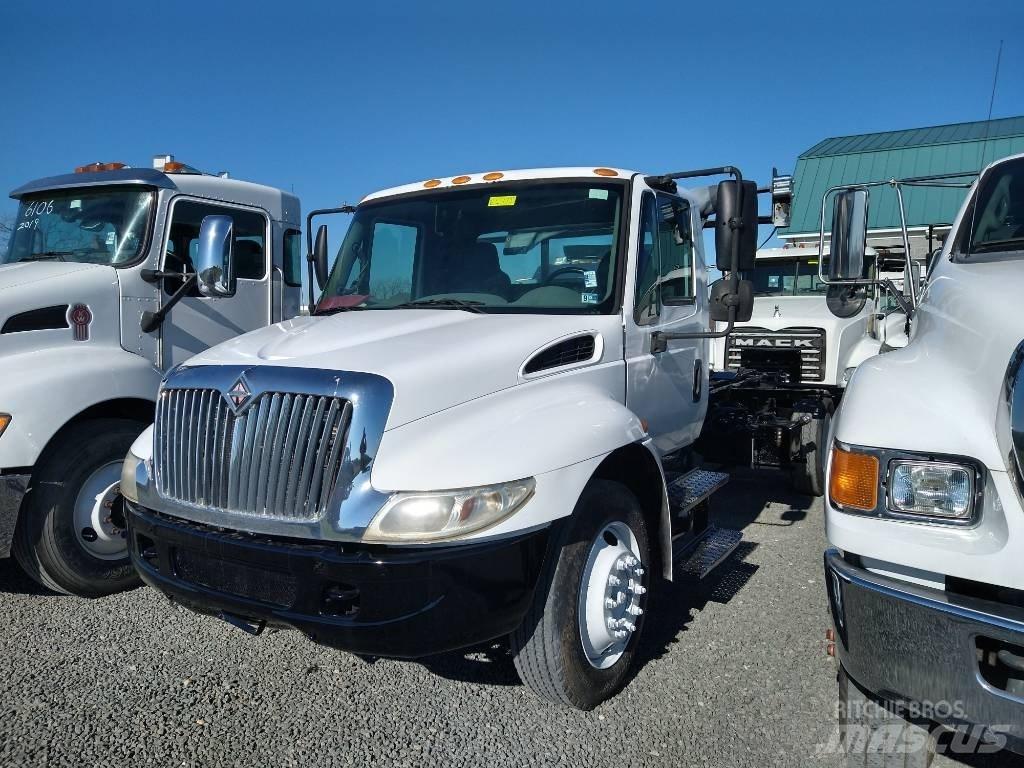 International 4400 Сміттєвози