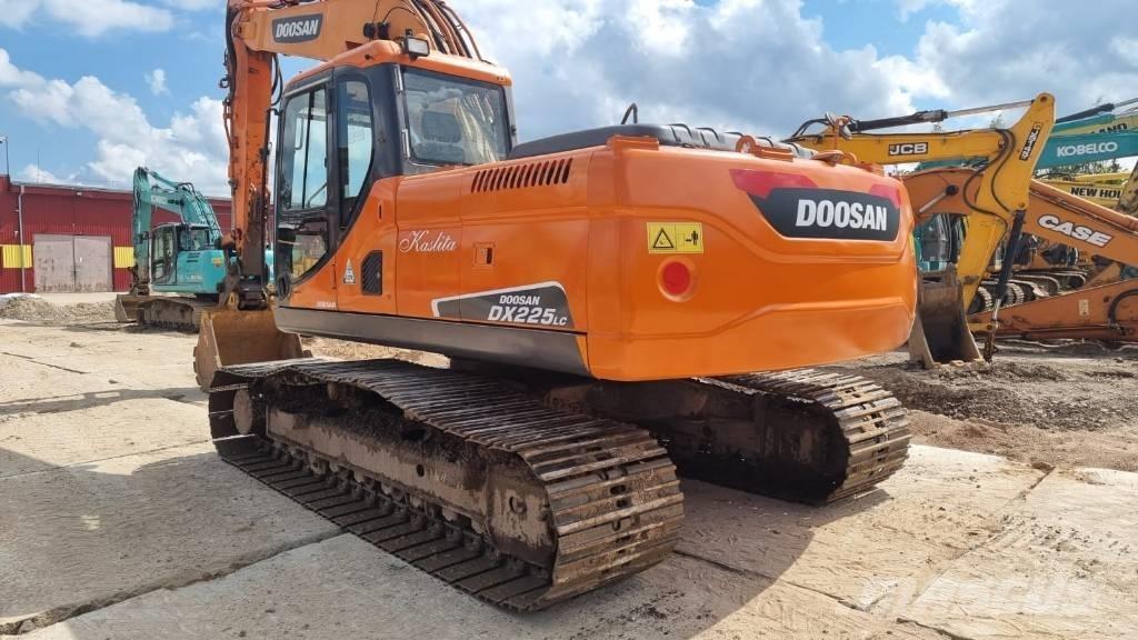 Doosan DX 225 LC Гусеничні екскаватори