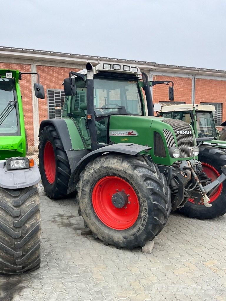 Fendt 716 Vario Трактори