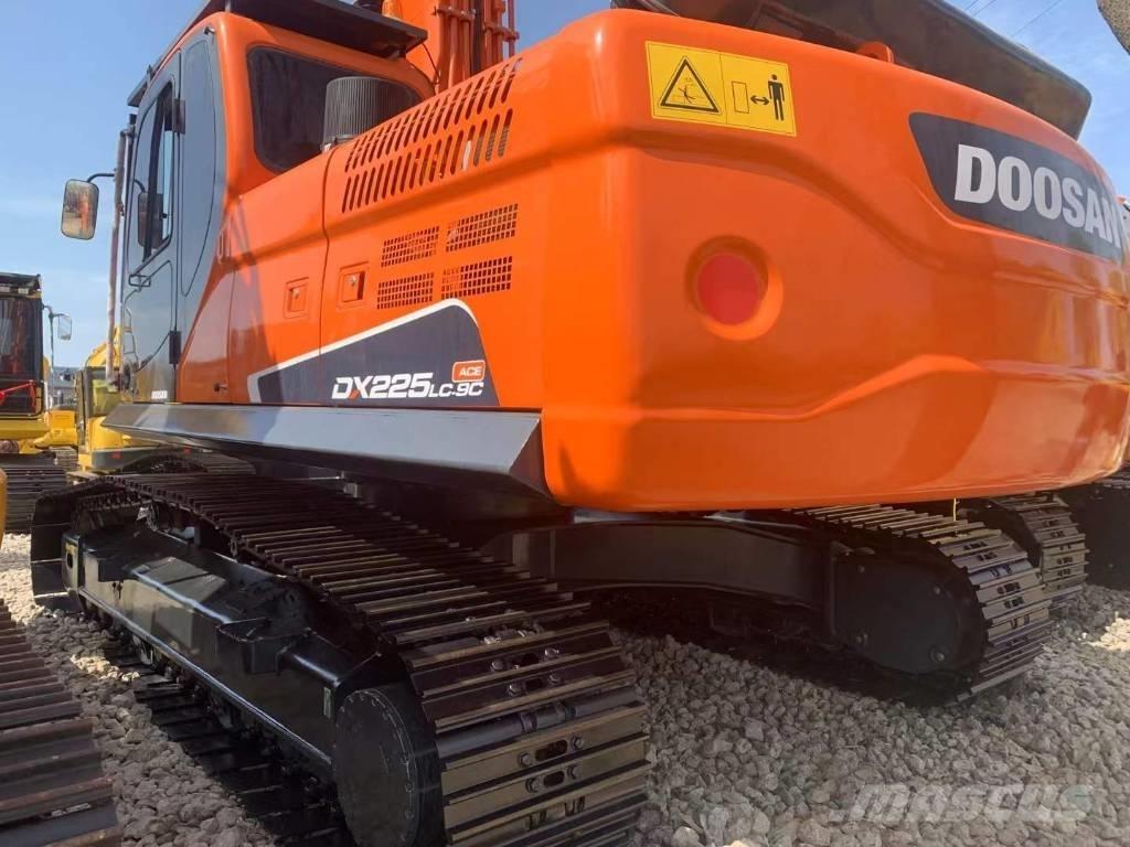 Doosan DX 225 Гусеничні екскаватори