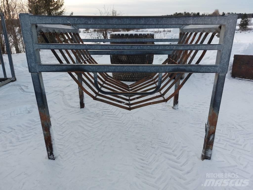 Bala Foderhäck Годівниці для тварин