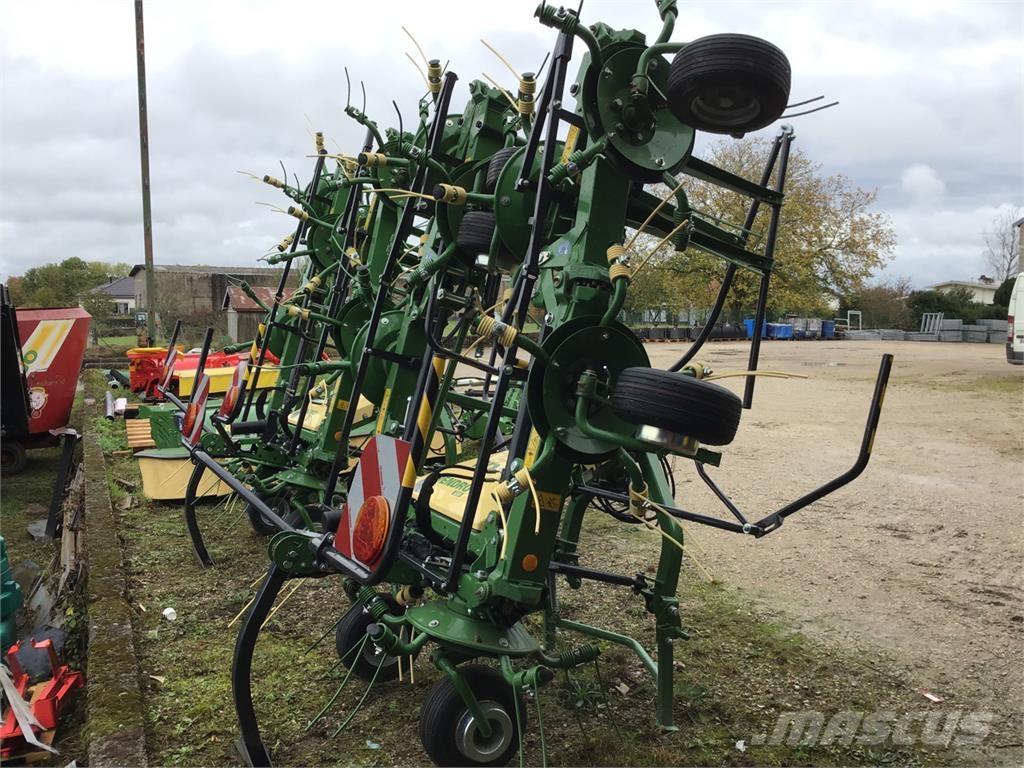 Krone Vendro 820 Граблі і сінозворушувачі