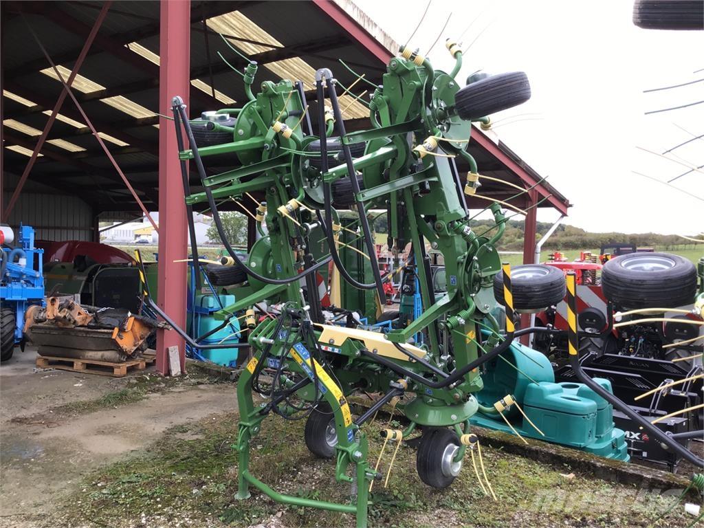 Krone Vendro 820 Граблі і сінозворушувачі