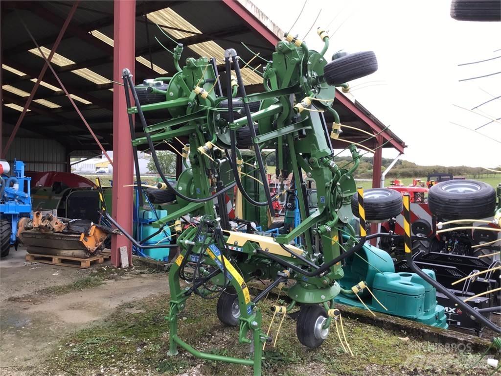 Krone Vendro 820 Граблі і сінозворушувачі