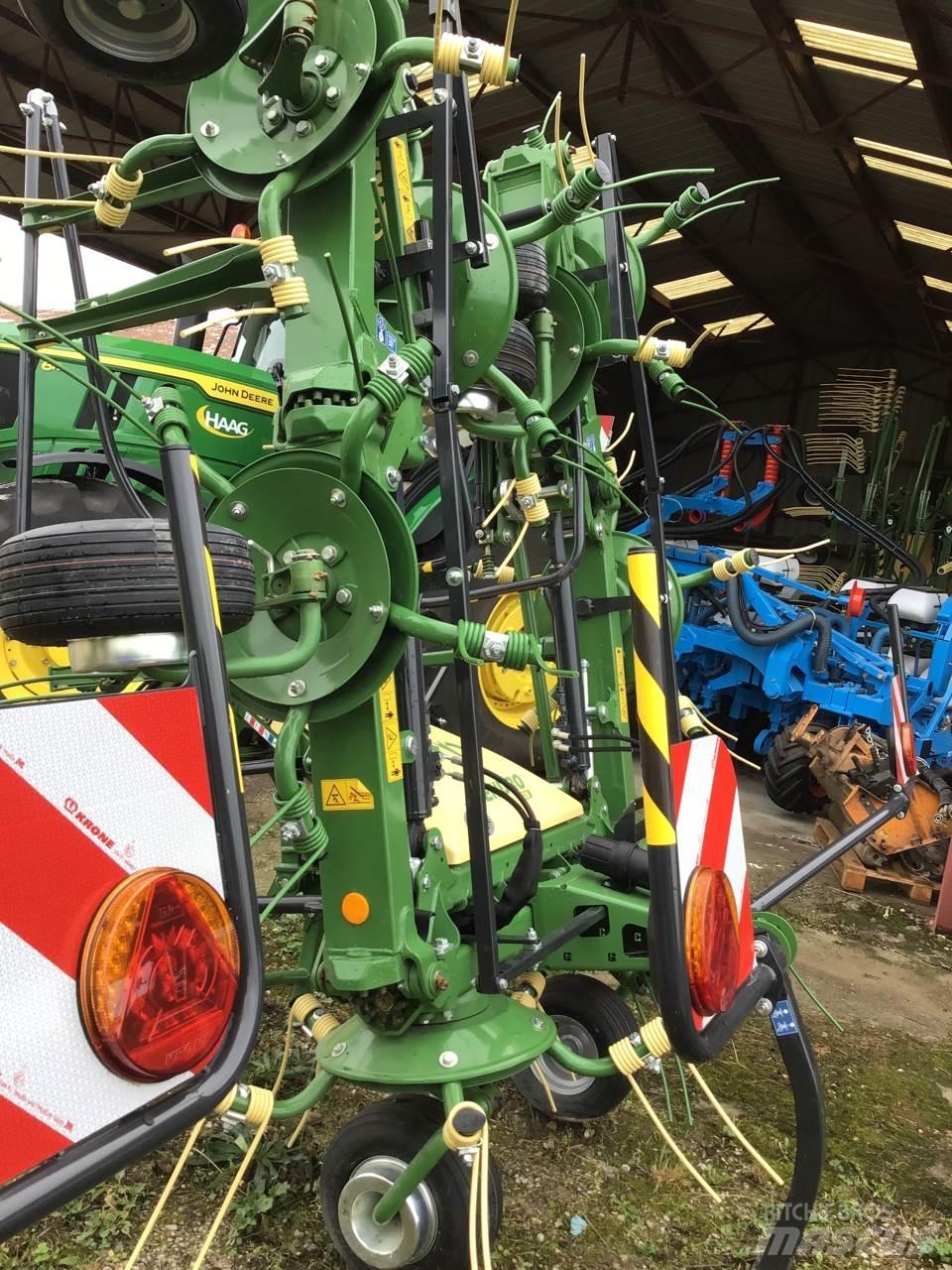 Krone Vendro 820 Граблі і сінозворушувачі