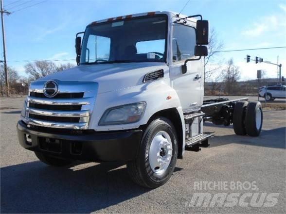 Hino 338 Шасі з кабіною