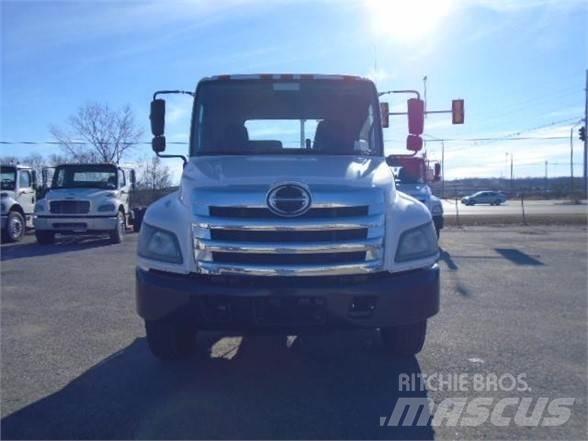 Hino 338 Шасі з кабіною