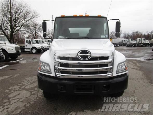Hino 338 Комбі/Вакуумні вантажівки