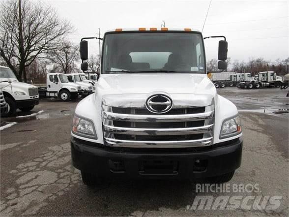 Hino 338 Комбі/Вакуумні вантажівки