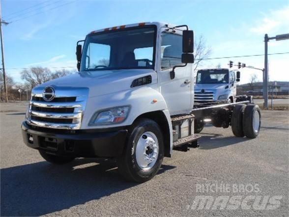 Hino 338 Шасі з кабіною