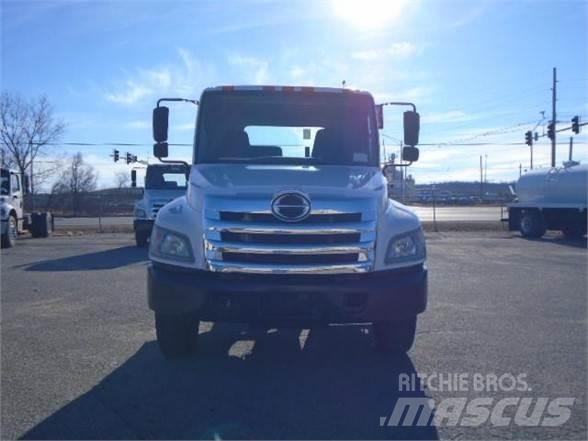 Hino 338 Шасі з кабіною