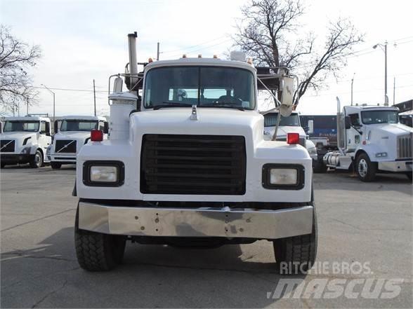 Mack RD600 Вантажівки з гаковим підйомом