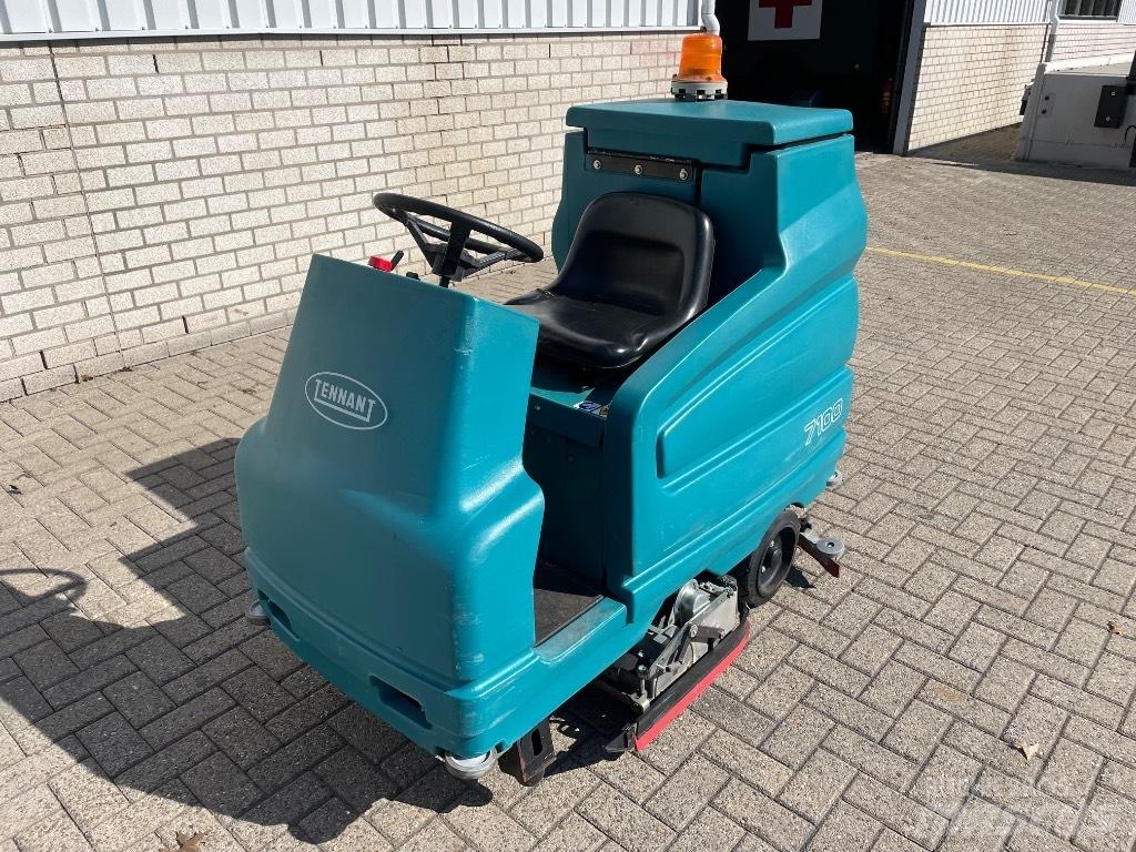 Tennant 7100 Підмітальні машини