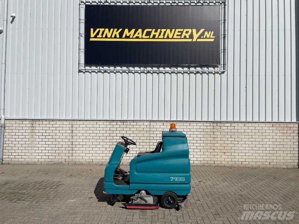 Tennant 7100 Підмітальні машини