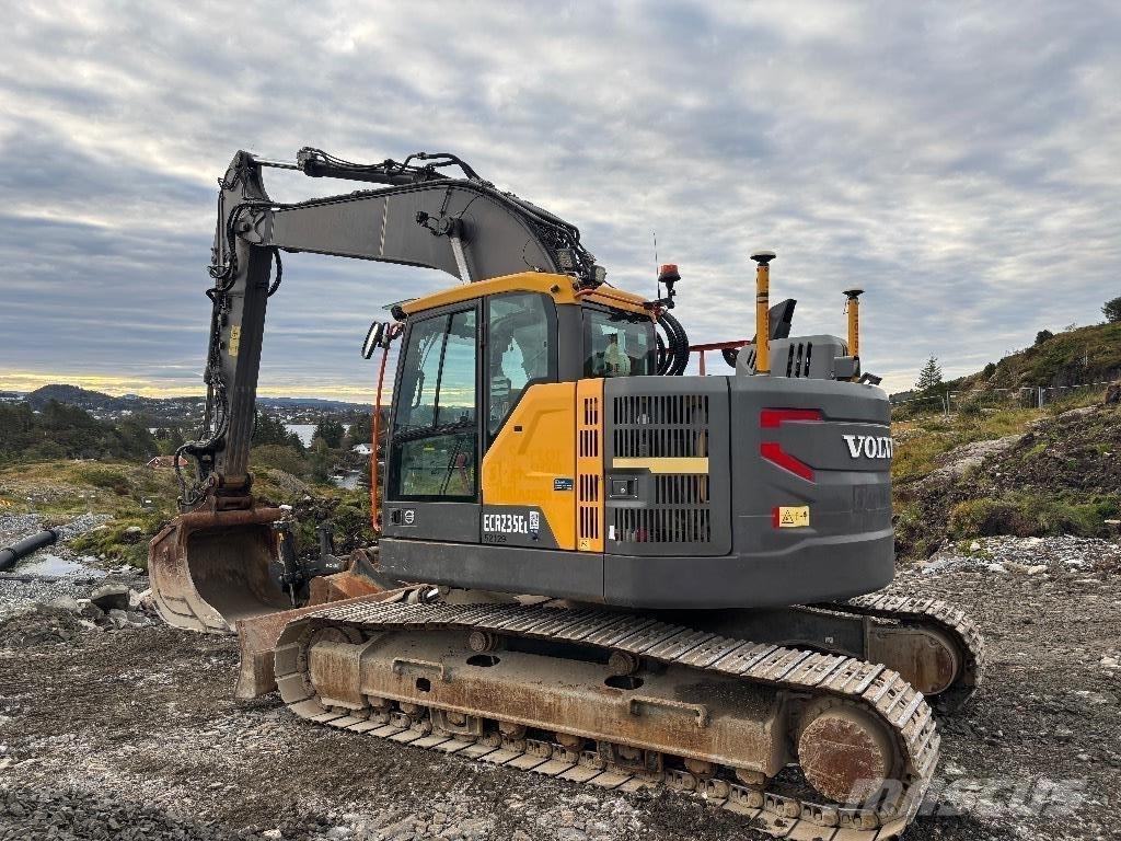 Volvo ECR 235 E Гусеничні екскаватори