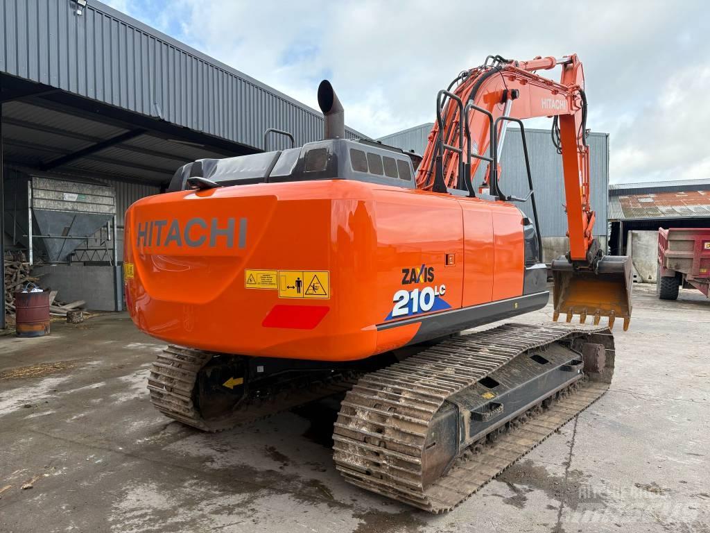 Hitachi 210LC Гусеничні екскаватори