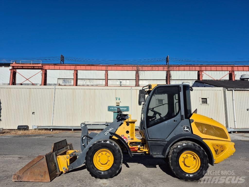John Deere 204 L Фронтальні навантажувачі