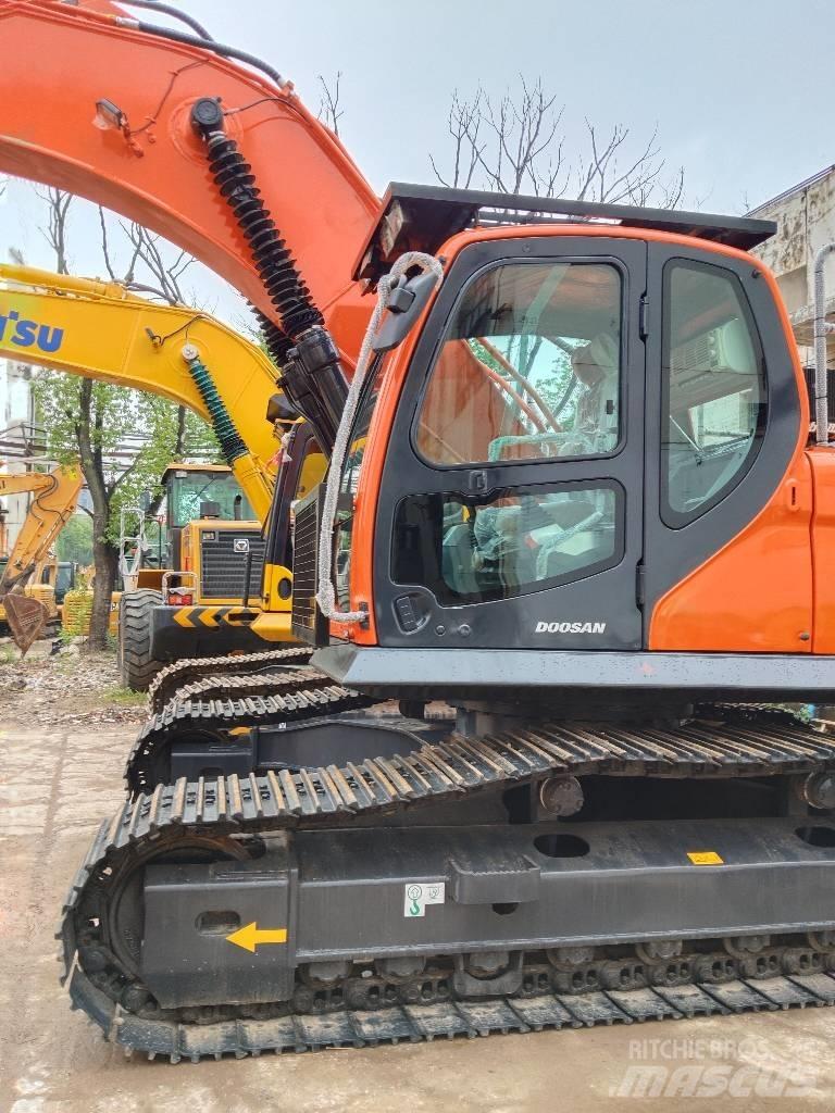 Doosan DX300 Гусеничні екскаватори
