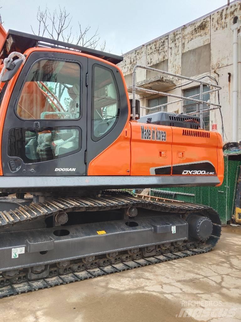Doosan DX300 Гусеничні екскаватори