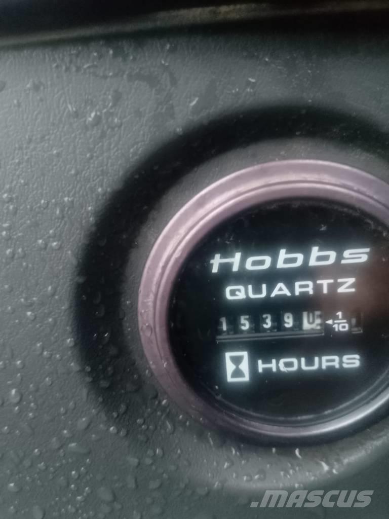 Hyundai 140W-7A Колісні екскаватори