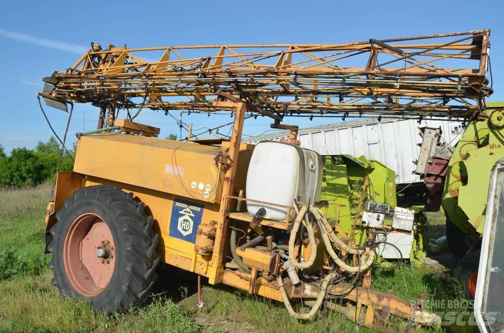  HD 4000 Причіпні обприскувачі