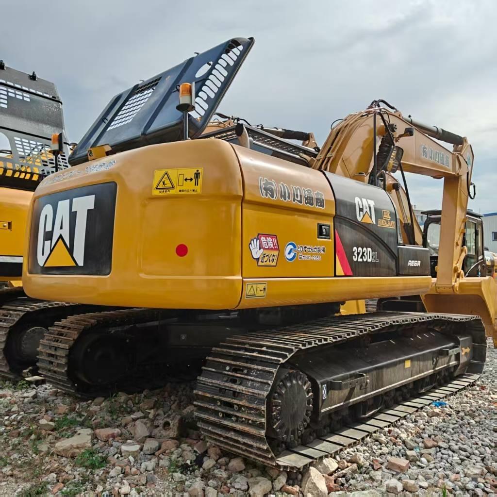 CAT 323D2 Гусеничні екскаватори