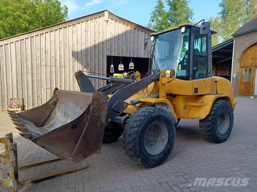 Volvo L 30 B Фронтальні навантажувачі
