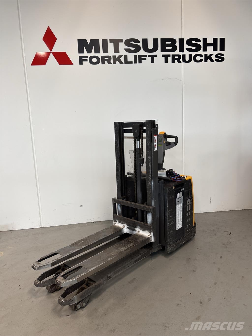 Atlet PDP200 Самохідні електроштабелери