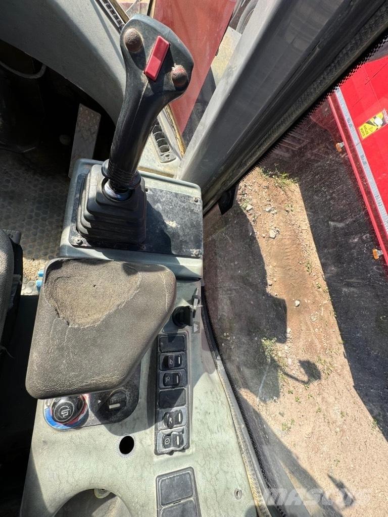 Hitachi LX 210 E Фронтальні навантажувачі