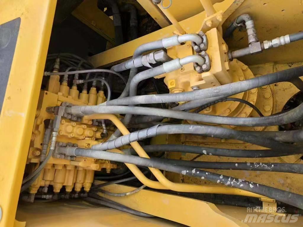 Komatsu 200-7 Гусеничні екскаватори