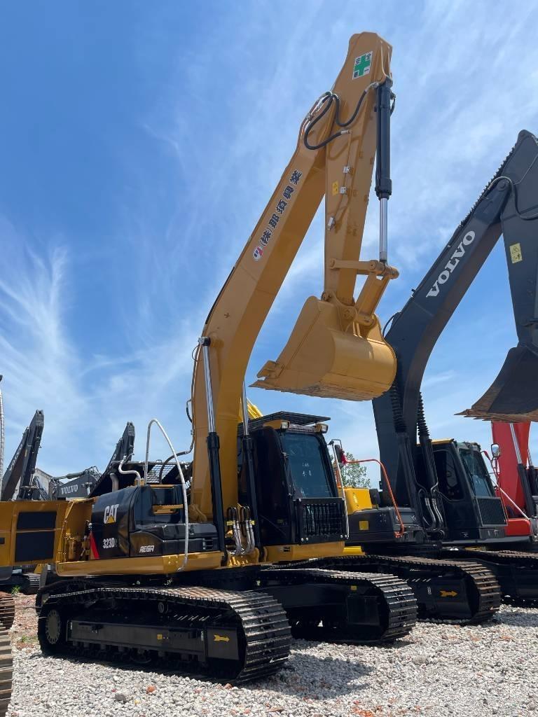 CAT 323 Гусеничні екскаватори