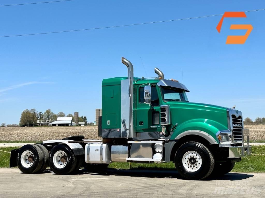 Mack TD713 Вантажівки / спеціальні
