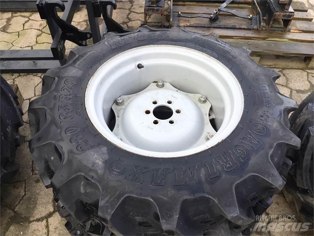 BKT 280/85R20 Колеса