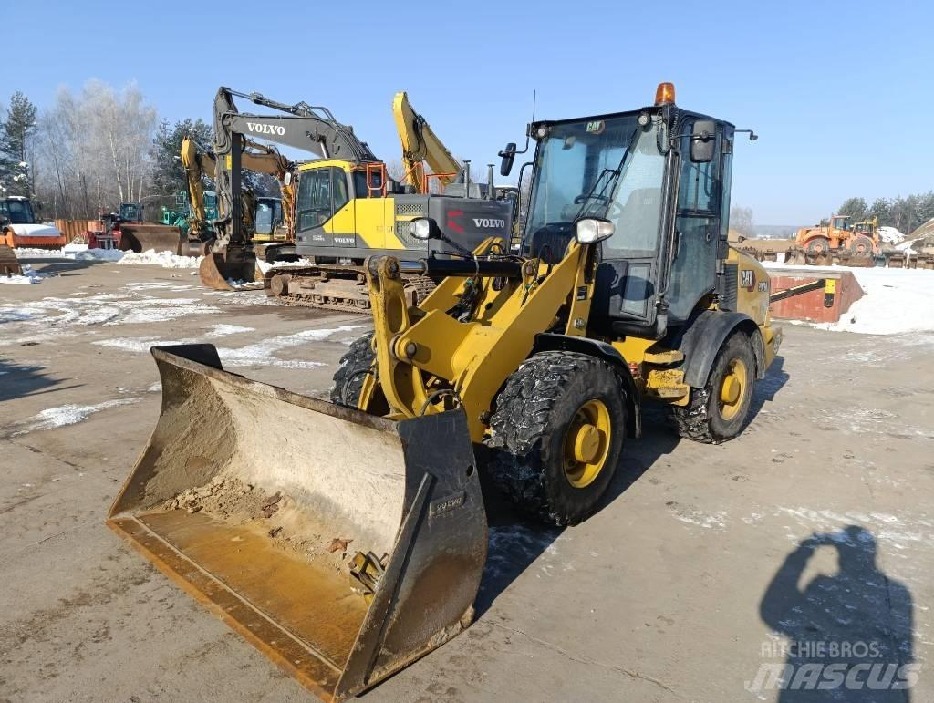 CAT 907 M Фронтальні навантажувачі