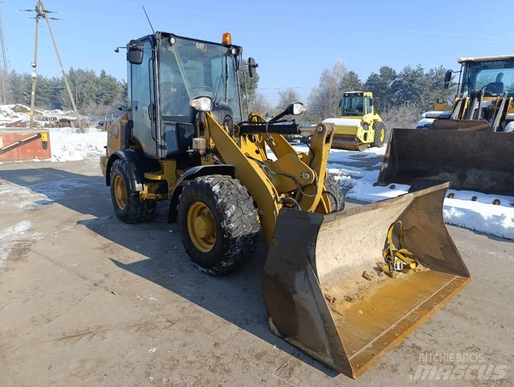 CAT 907 M Фронтальні навантажувачі